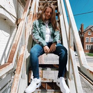 Meet your Posher, Ashley